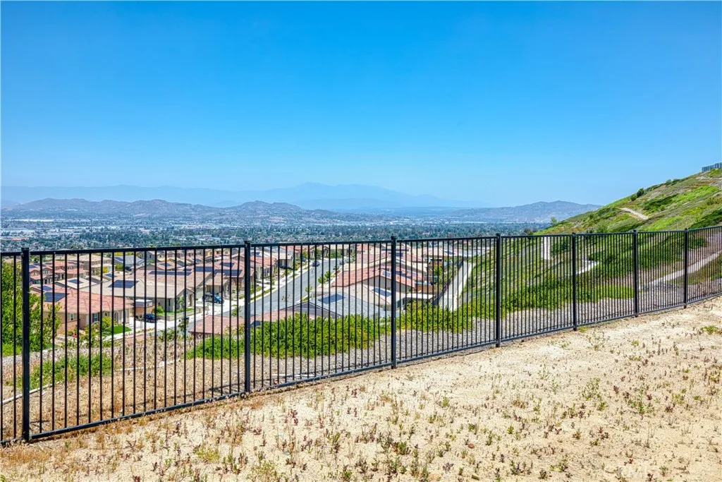 2725 Sierra Bella Drive, Corona, California 92882 home-pic-10